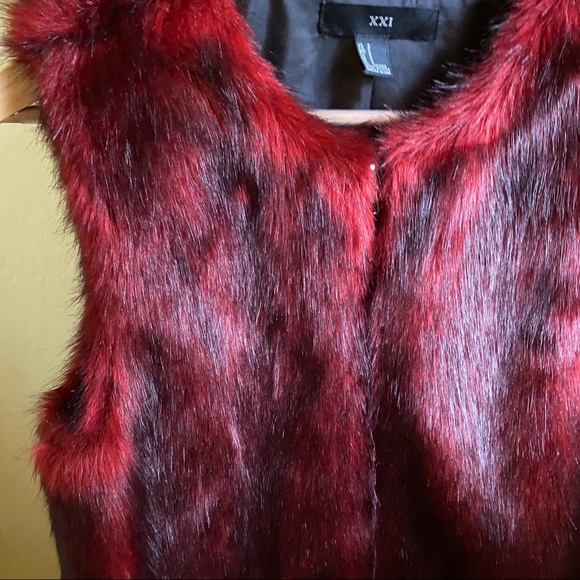 XXI wine faux fur zip-up vest - Picture 3 of 6